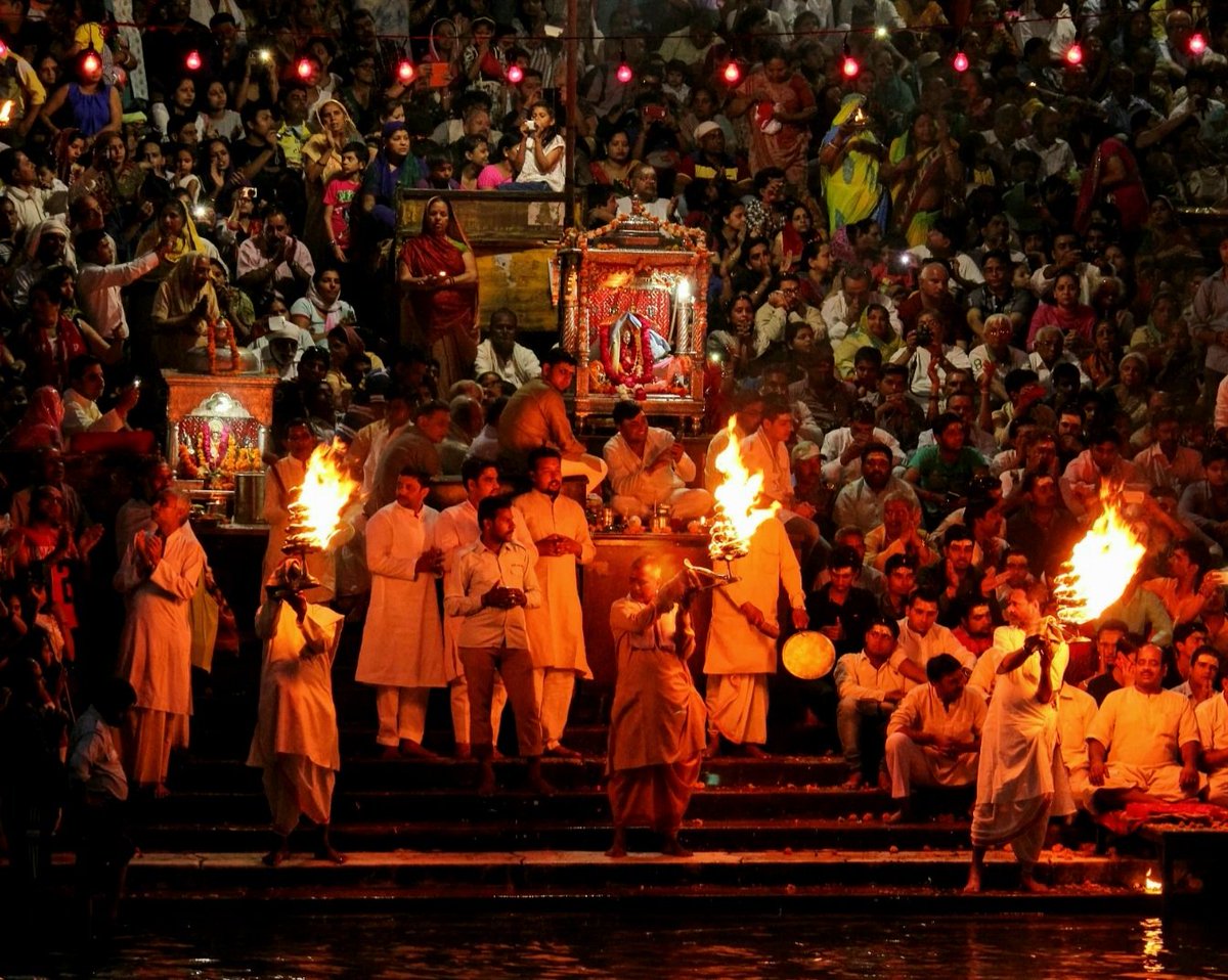 What's More Pious than Our Ageless Traditions...

A Divine #GangaArti in the #Evening ..😍

#Namami_Gange 🙏🏻🙏🏻🚩