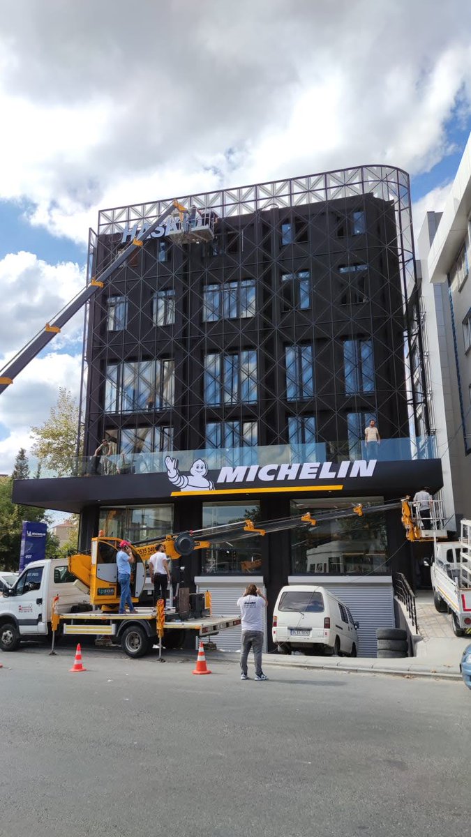 ışıklı kutu harf tabela çalışması
#tasarim #istanbul #design #instagood #instagram #reklam #tabelarasarım #acikhavareklam #dijitalprint #logo #artwork #billboard #poster #grafiktasarım #grafik #logotype #tabela #ışıklıtabela #dijitalbaskı #kutuharf #stand #camfilmi #rollap