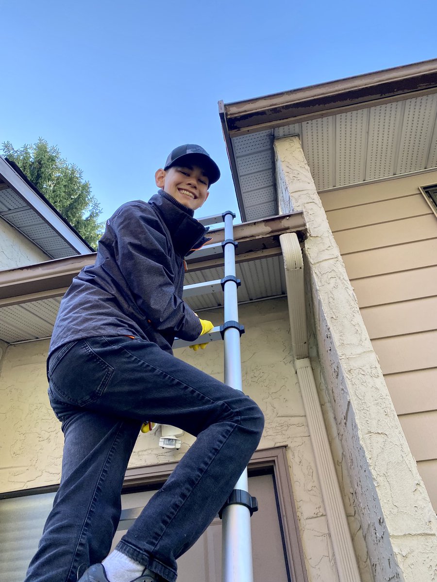 Ian_A_MacDonald's tweet photo. #KMac picked the right day this weekend to clean gutters, and the right day to restock on supplies. #Back2BackYardAttack #TeamMacDonald https://t.co/iroSUayyH2