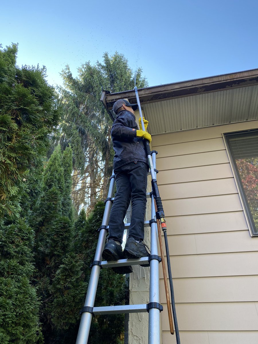 Ian_A_MacDonald's tweet photo. #KMac picked the right day this weekend to clean gutters, and the right day to restock on supplies. #Back2BackYardAttack #TeamMacDonald https://t.co/iroSUayyH2