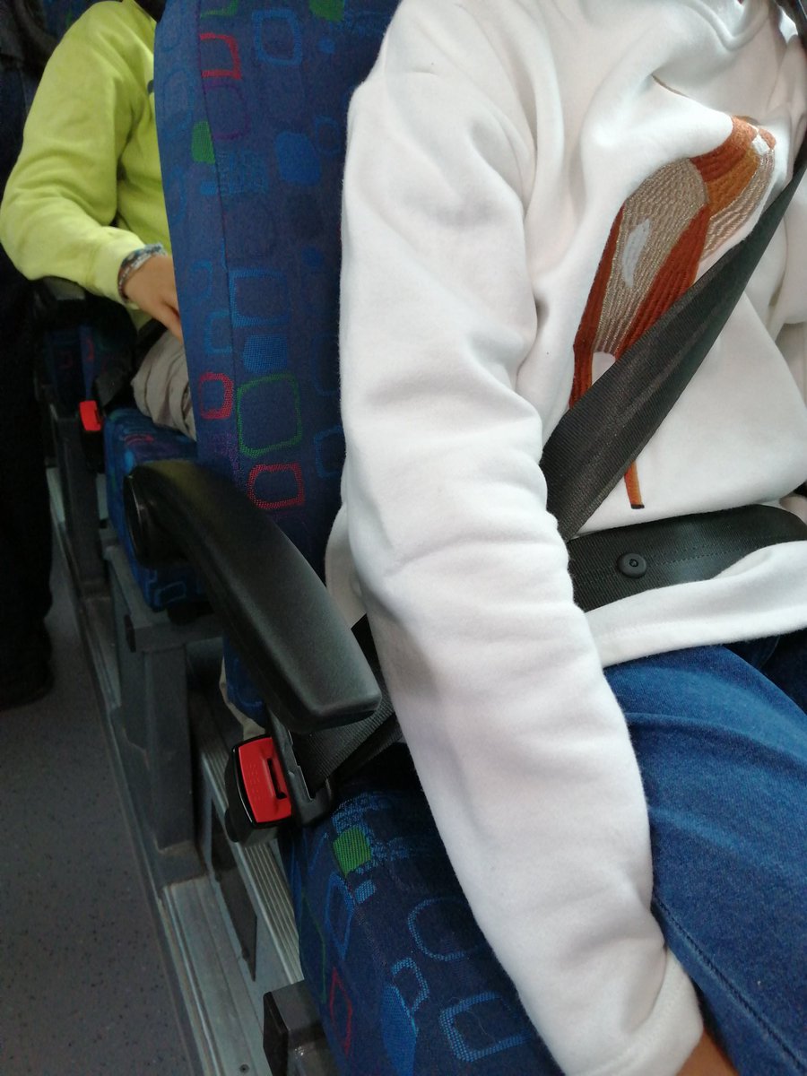 CITEDUCHEYLARD's tweet photo. Opération sortir du bus
Les élèves de sixième très attentifs aux consignes de sécurité données par le chauffeur.
#anateep
#engagement
#securitéroutière https://t.co/z9J1OJmCxf