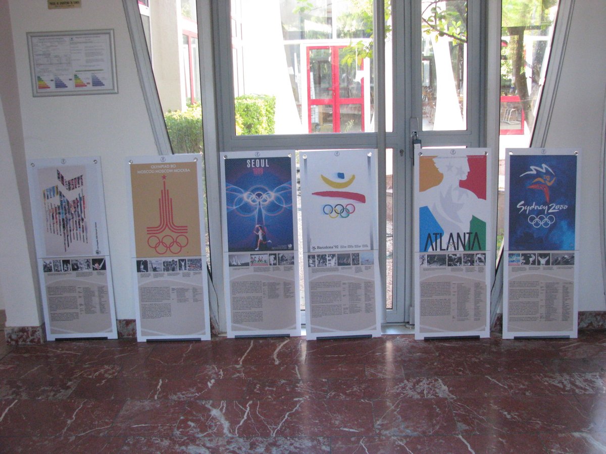 cdos34's tweet photo. Le @cdos34 était présent au collège Philippe-Lamour de @lagrandemotte ce mardi 21 septembre afin de participer à la #journéedusportscolaire. Des ateliers étaient proposés aux élèves sur les valeurs de l'#olympisme, celui du CDOS retraçait l'histoire des #JO d'été depuis 1896. https://t.co/JBlOQzZX7Y