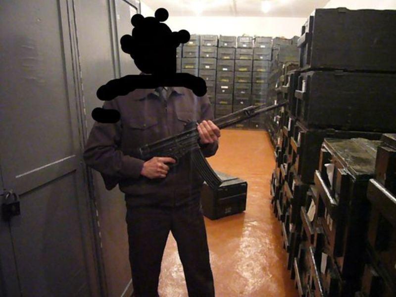 schmeisser44's tweet photo. Boxes with StG 44 at a military warehouse of the Russian army near the city of Bryansk. #stg44 https://t.co/7Qxm8eUpl9