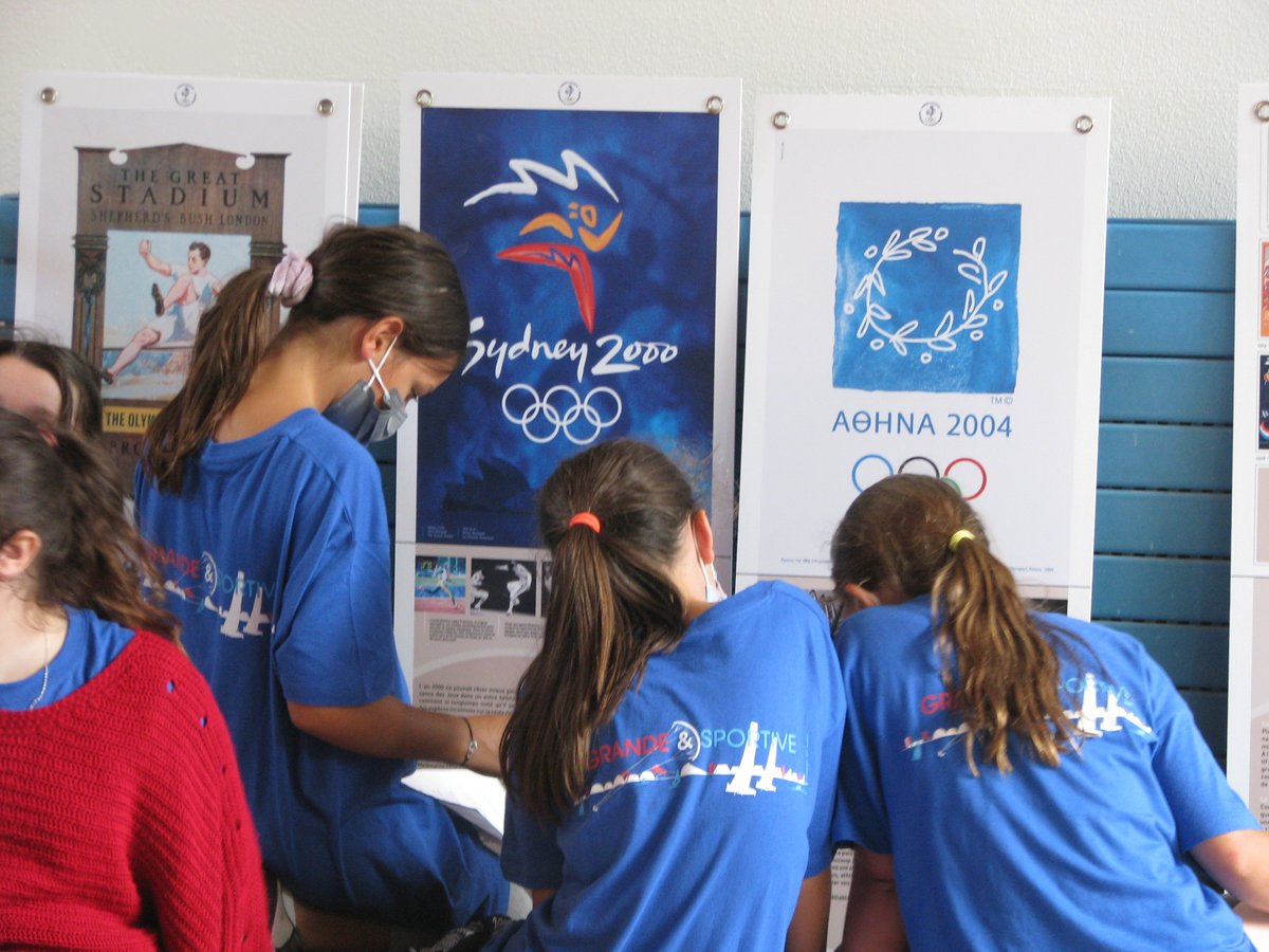 cdos34's tweet photo. Le @cdos34 était présent au collège Philippe-Lamour de @lagrandemotte ce mardi 21 septembre afin de participer à la #journéedusportscolaire. Des ateliers étaient proposés aux élèves sur les valeurs de l'#olympisme, celui du CDOS retraçait l'histoire des #JO d'été depuis 1896. https://t.co/JBlOQzZX7Y