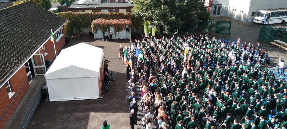 Chriost_Ri's tweet photo. An honour to have our past pupil & Taoiseach na hÉireann @MichealMartinTD visit us today. An historic day for our school, Míle Buíochas a Thaoisigh 💚🖤🤍 https://t.co/foj2ySbJL8
