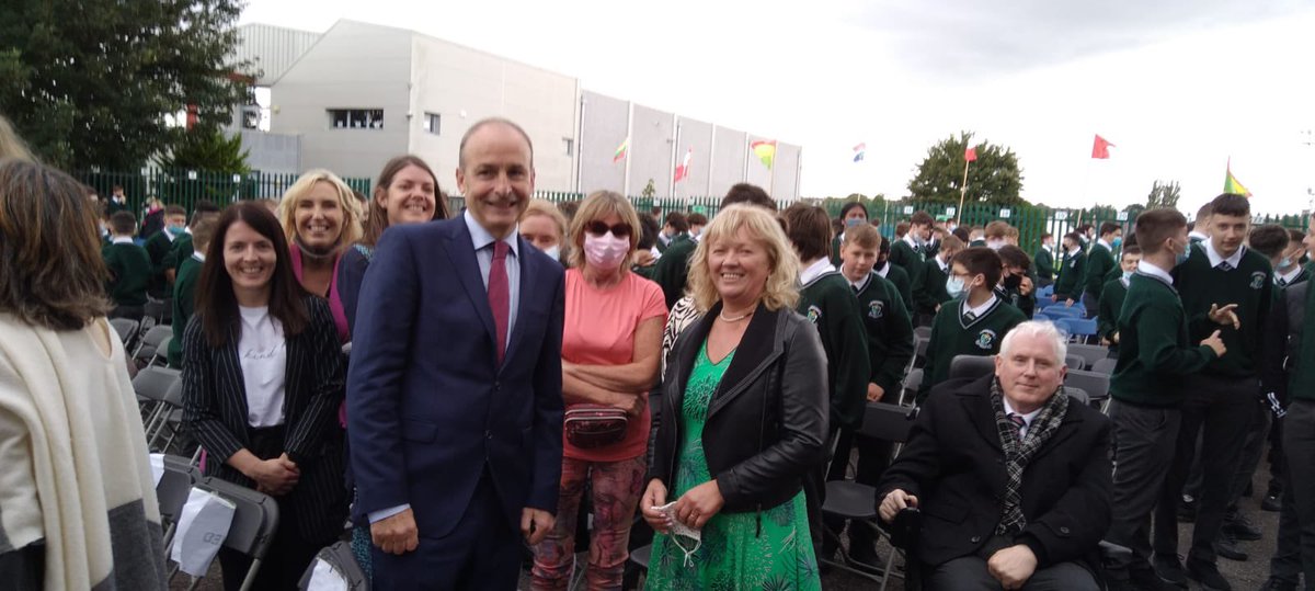 Chriost_Ri's tweet photo. An honour to have our past pupil & Taoiseach na hÉireann @MichealMartinTD visit us today. An historic day for our school, Míle Buíochas a Thaoisigh 💚🖤🤍 https://t.co/foj2ySbJL8