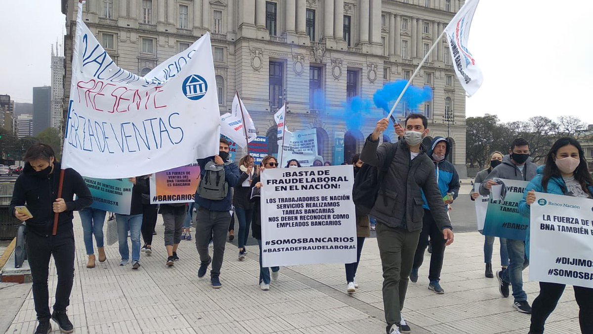 CecyUrquiza's tweet photo. Basta de precarización laboral.
¡La Fuerza de Ventas del BNA también es Bancaria!
Hoy marchamos por nuestro justo reconocimiento, buscando respuestas que pedimos hace más de 12 años y hasta el día de hoy no las conseguimos.
Exigimos nada mas y nada menos que lo que corresponde. https://t.co/ua2CIhCcA8