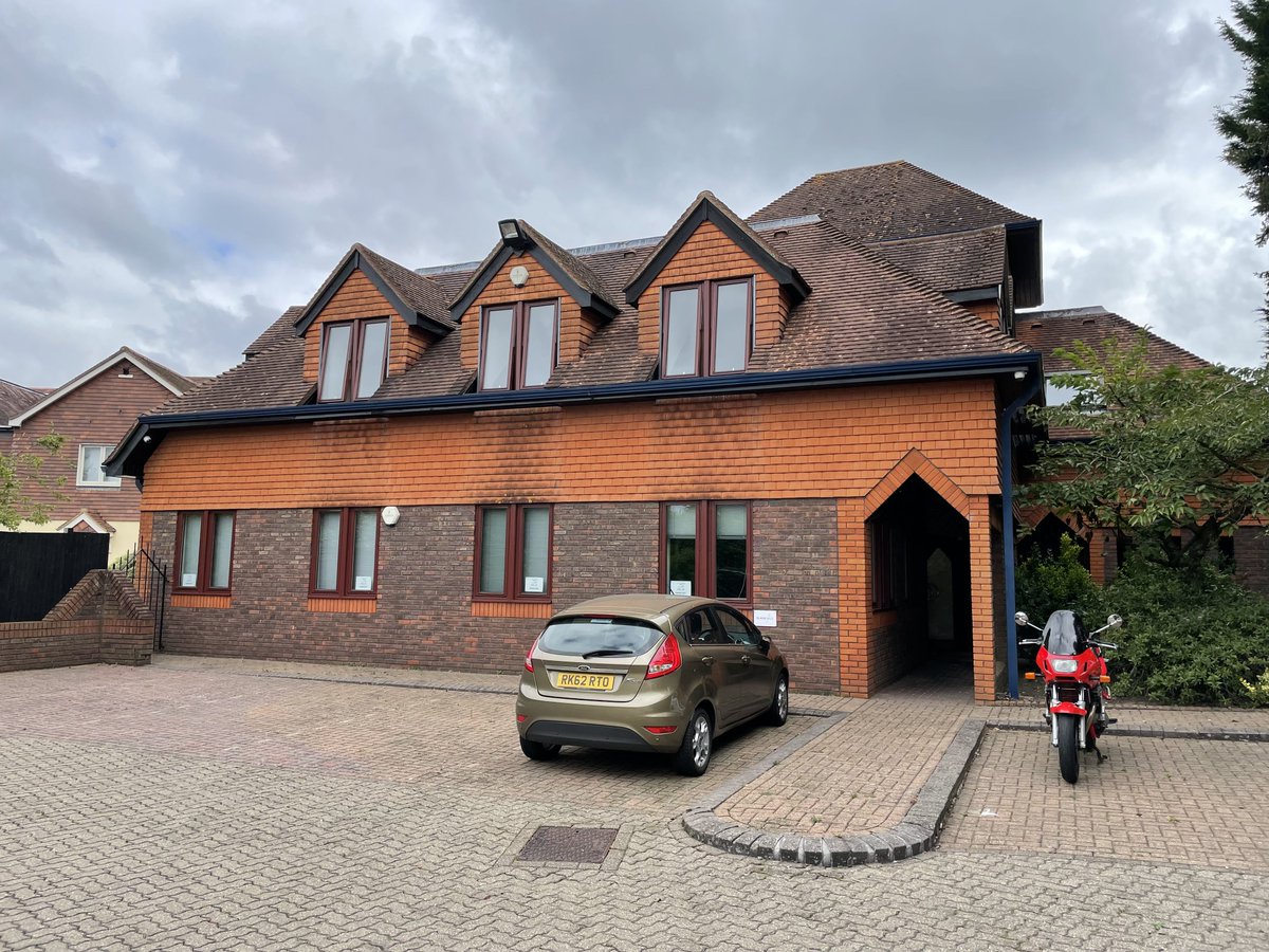 derwenthillside's tweet photo. Now Available: Suite 2, Continental House. 1,033 sq ft of good quality office space. #Woking #ToLet #Office #DerwentHillside https://t.co/dAd332nN3b https://t.co/IgElDpndkY