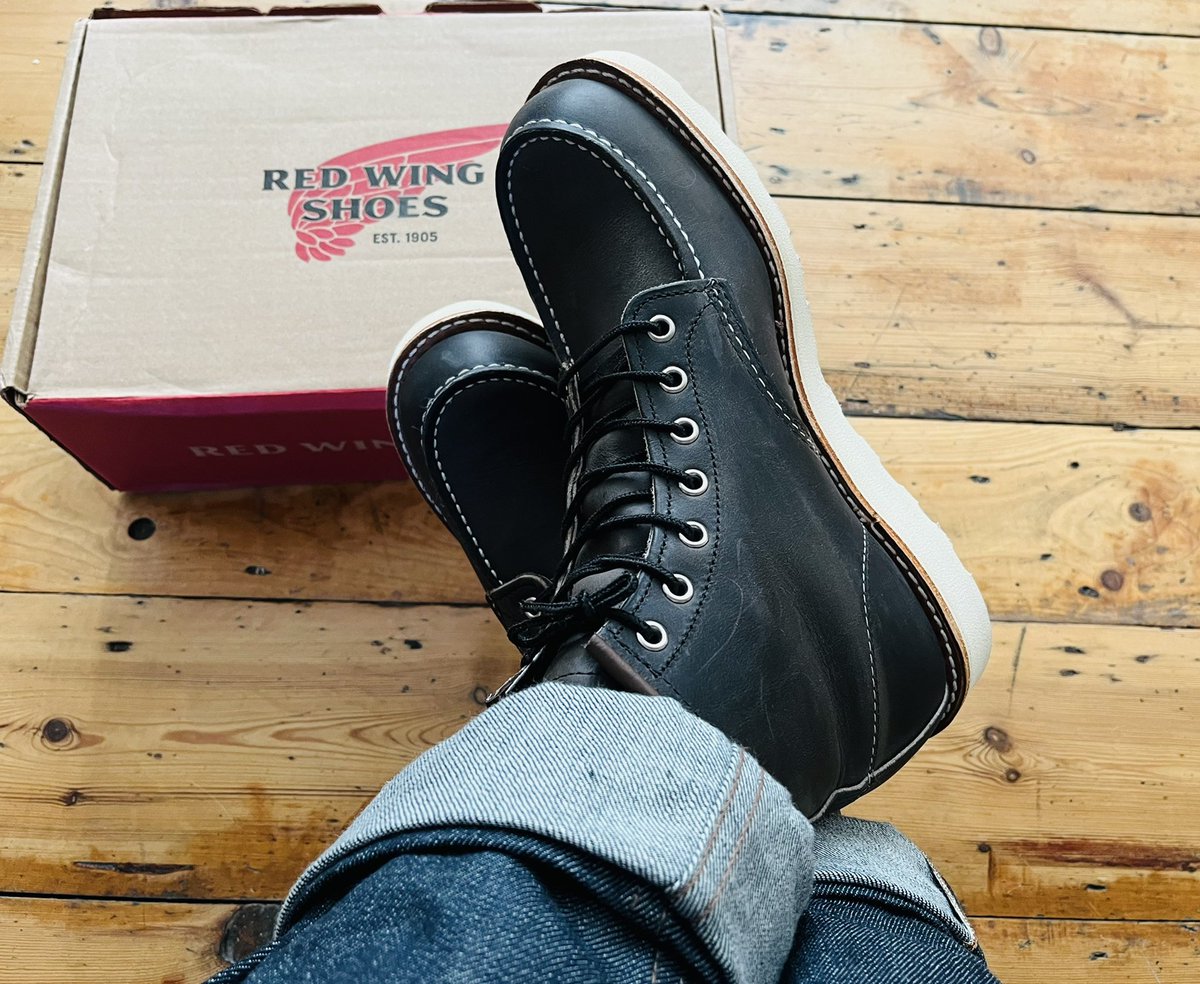 Autumn ready! Brand new pair of <a href="/redwingshoes/">Red Wing Shoes</a> 8890’s and @nakedandfamousdenim 12oz denim. Just need to get some wear on both! #moctoemonday #selvidgedenim #selvidge #redwing