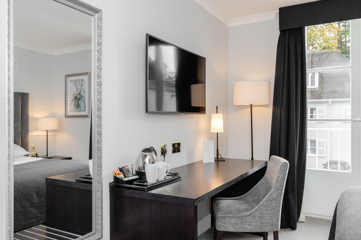 Furnotel's tweet photo. What a way to start the week by reflecting on the beautiful hotel bedroom furniture we manufactured for the Gorse Hill Hotel. Simply stunning!

#throwback #commercialfurniture #hotel #hospitality #hotelrefurb #contractfurniture #bespokejoinery #hotelbedroomfurniture https://t.co/gL7Wsrj7K0