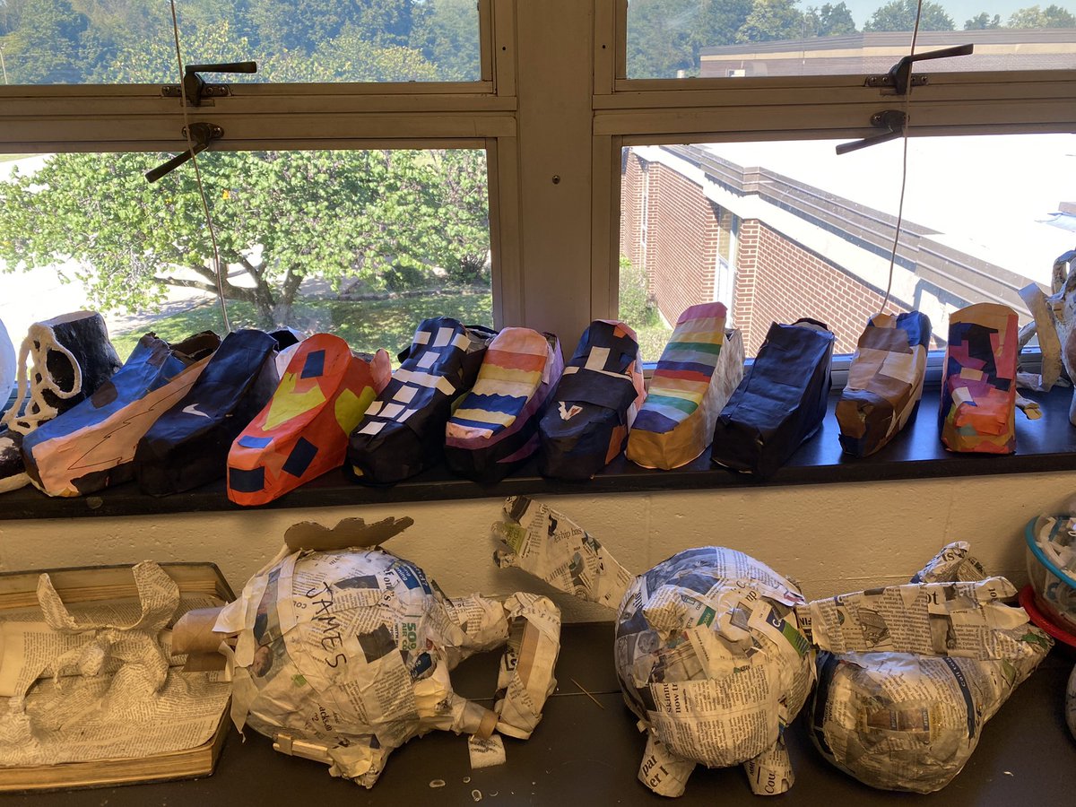 JREJagPrincipal's tweet photo. Very proud of the student artwork produced and displayed in our school. Rock star art teacher Marliese Johnson! Kudos!! @JohnsontownRoad @JREMrWheat @Mrs_Schulten @JCPSAsstSuptES @DesiB1908 @JCPSKY @kids_inspire @EricaMcGowan15 @mr_adams31 @JCPSRenee https://t.co/c6Wiw0G5cJ