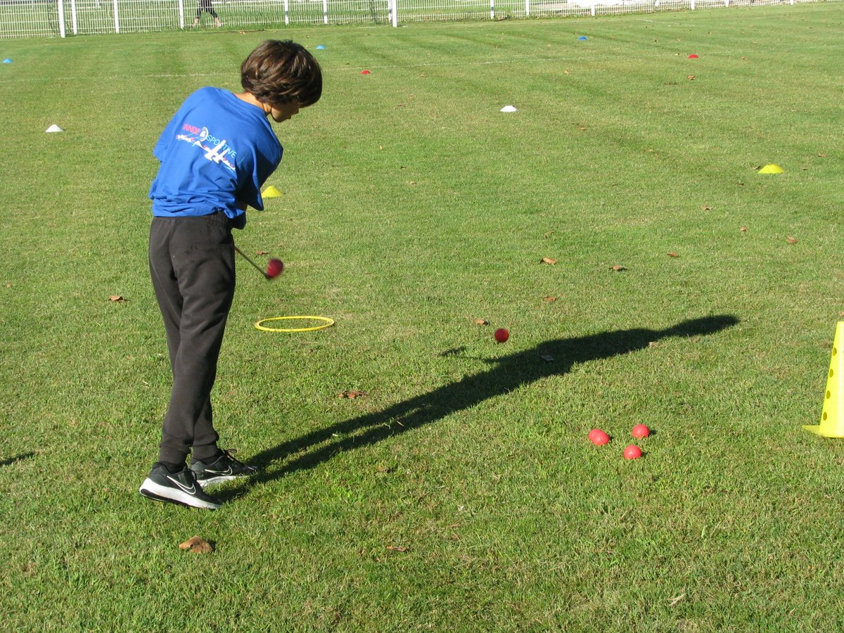 cdos34's tweet photo. Les 150 élèves qui participaient à la #journéedusportscolaire ont aussi pu s'essayer à d'autres ateliers portant toujours sur les valeurs de l'#olympisme. Au programme➡️rugby, golf, footgolf, tir à l'arc, tests physiques et pétanque.
@heraultsport_ @UnssHerault @34Dsden #Herault https://t.co/khrr9BhWn3