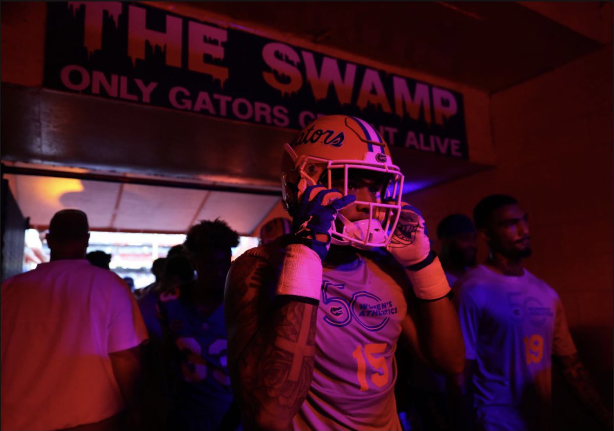 DerekWingo's tweet photo. Gator nation your something special ❤️ @GatorsFB https://t.co/wLpbYATAvF