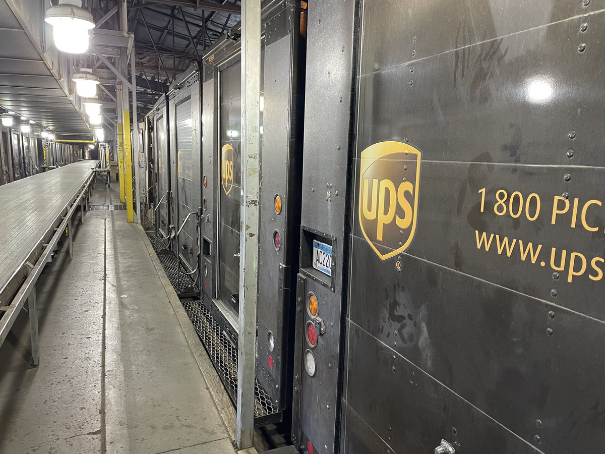 Closed doors Monday. Yep. <a href="/DuluthUps/">Duluth Center UPS</a> <a href="/jrindafernshaw/">Fern Shaw</a> <a href="/TJMinneapolis/">Tony Johnson</a> <a href="/chriskorba22/">Chris Korba</a>