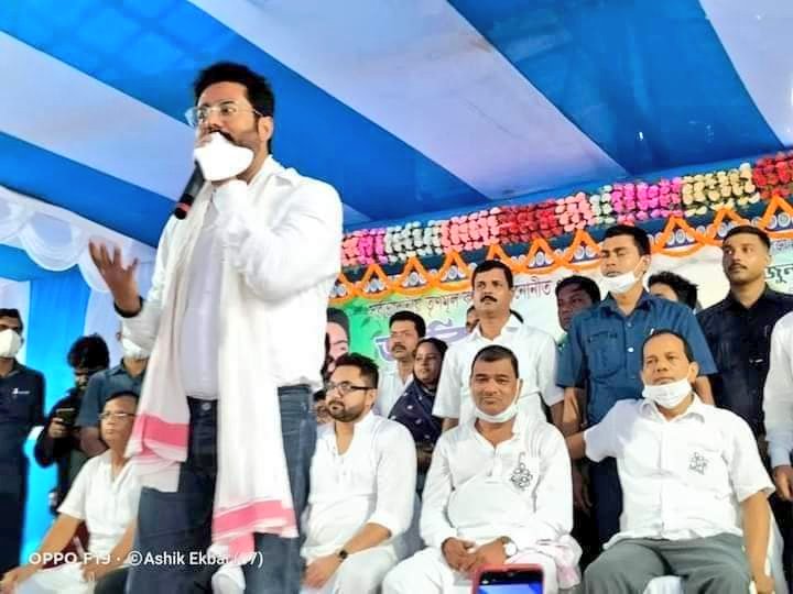 AkashGhosh000's tweet photo. জঙ্গীপুর  বিধানসভা উপনির্বাচনে তৃণমূল কংগ্রেস মনোনীত প্রার্থী জাকির হোসেন  এর আজকের নির্বাচনী জনসভায়  উপস্থিত ছিলেন ব্যারাকপুর বিধানসভার বিধায়ক রাজ চক্রবর্তী, জয় হিন্দ জয় বাংলা
@MamataOfficial jindabad
@abhishekaitc  jindabad
@iamrajchoco  jindabad https://t.co/qPOJoSsuID