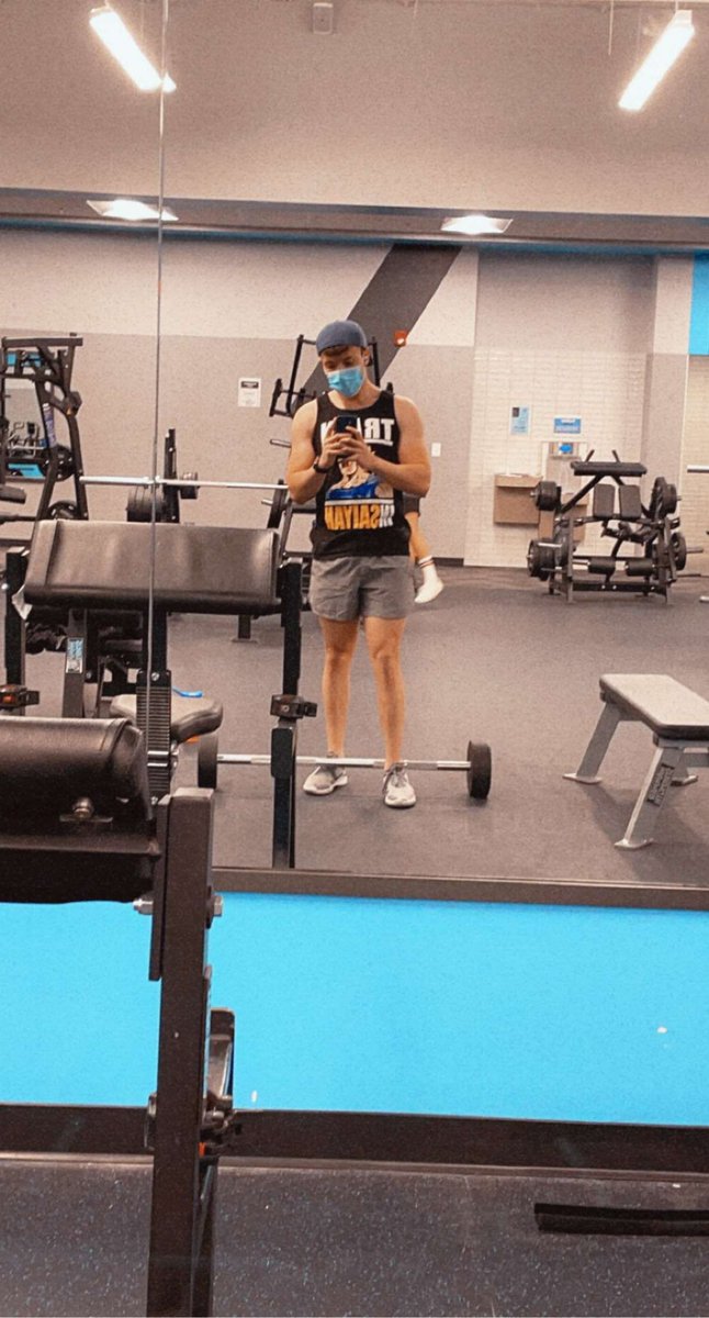 jeez_luiss's tweet photo. Okay but I’m kinda proud of how my legs have grown these past few months https://t.co/dIY7r6NQ4k