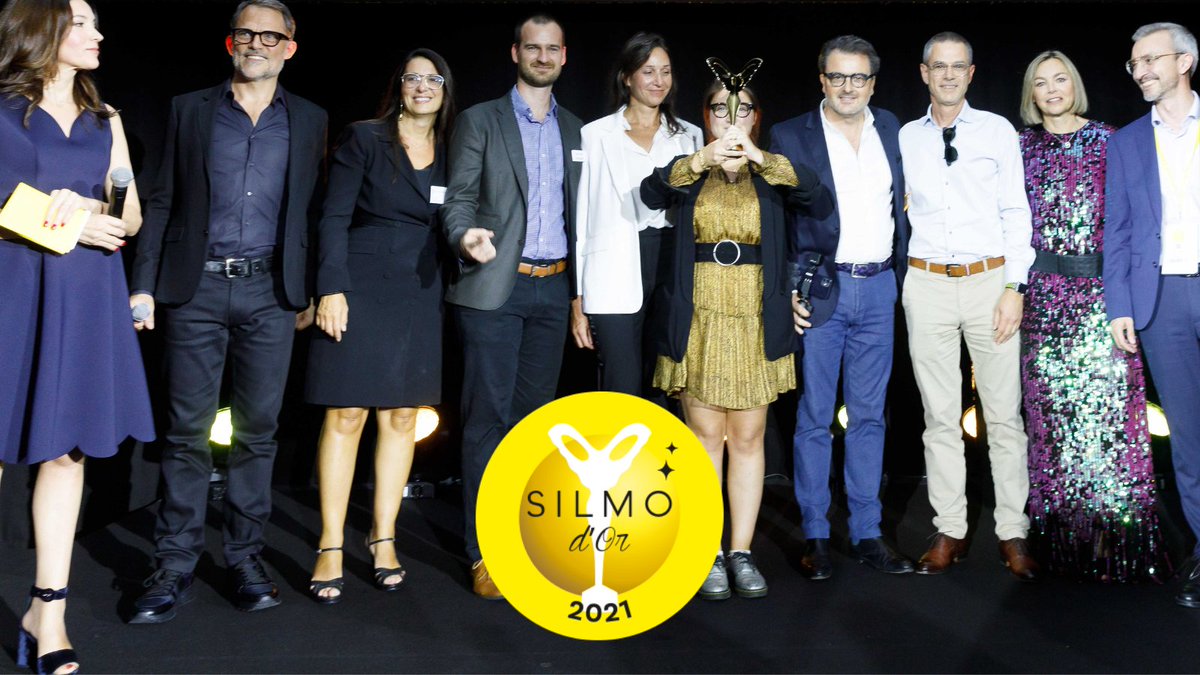 EssilorFrance's tweet photo. [Silmo d'or 2021]
👏Félicitations aux équipes @Transitions qui remporte un magnifique #SilmoDor avec Transitions Xtractive Polarized, des verres photochromiques dotés d’une technologie de polarisation unique. https://t.co/l2MwOfwbai