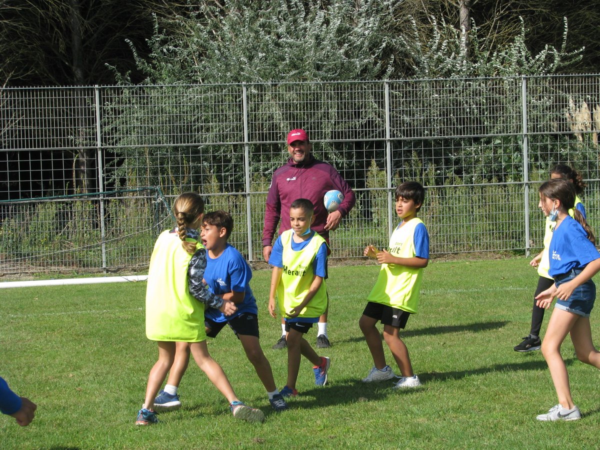 cdos34's tweet photo. Les 150 élèves qui participaient à la #journéedusportscolaire ont aussi pu s'essayer à d'autres ateliers portant toujours sur les valeurs de l'#olympisme. Au programme➡️rugby, golf, footgolf, tir à l'arc, tests physiques et pétanque.
@heraultsport_ @UnssHerault @34Dsden #Herault https://t.co/khrr9BhWn3