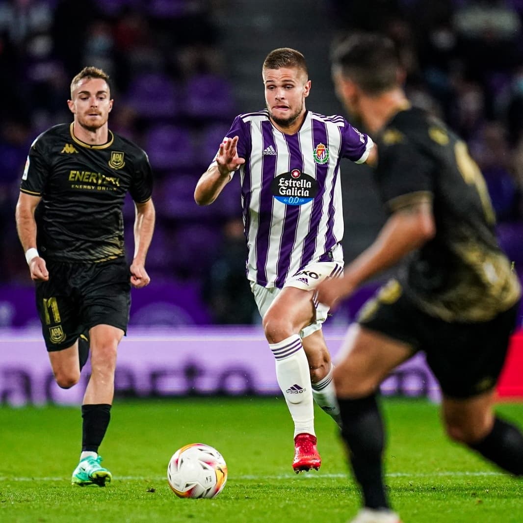 queiras3's tweet photo. Muy feliz de lograr finalmente la primera victoria con este club @realvalladolid junto de nuestra afición! Gracias a todos por su incansable apoyo 🙌🏼🔥 #AúpaPucela 💜🤍 https://t.co/FhoIl0sjOo
