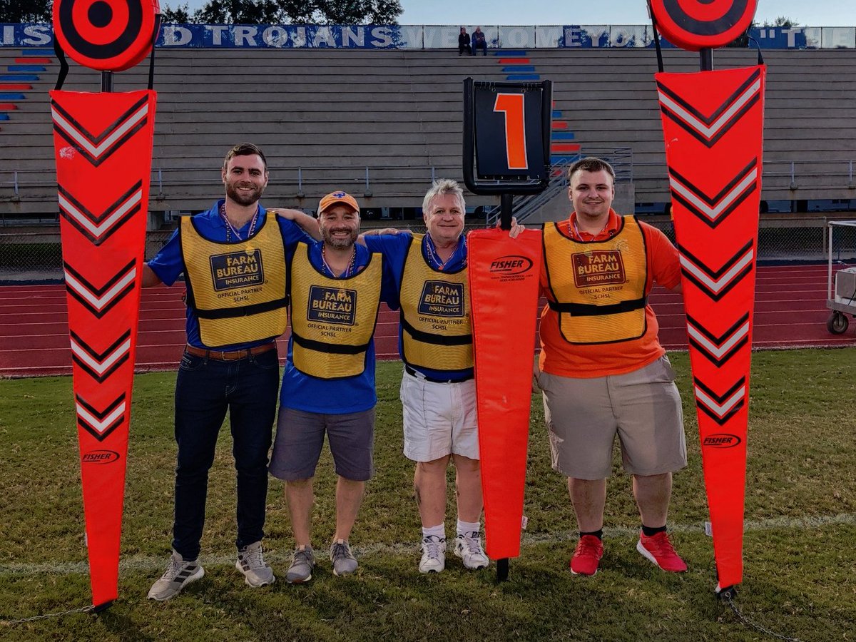 SCHSL's tweet image. 🦺👏🏈⛓️Congratulations to the @scfbins Chain Crew of the Week, @IslandTrojans  #Movethosechains #WeAreSCHSL