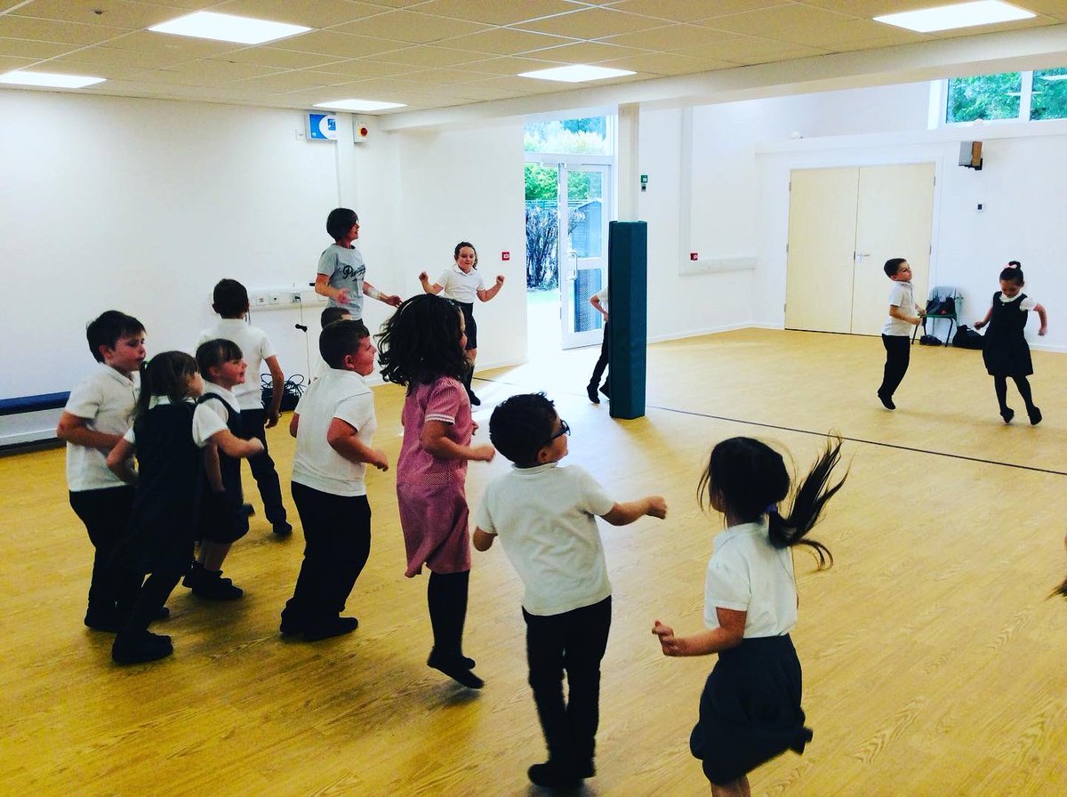 albanyinf's tweet photo. Beech Class have enjoyed their dance lesson with Mrs Gray this afternoon! They’ve been dancing to Happy by Pharrell Williams! ⭐️😀⭐️😀 https://t.co/iiJROYj0nY