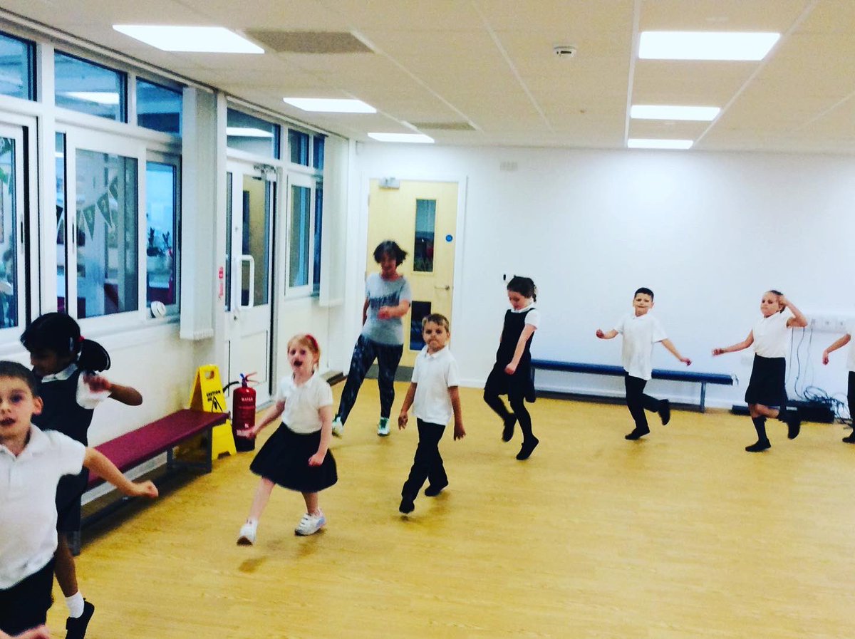 albanyinf's tweet photo. Beech Class have enjoyed their dance lesson with Mrs Gray this afternoon! They’ve been dancing to Happy by Pharrell Williams! ⭐️😀⭐️😀 https://t.co/iiJROYj0nY