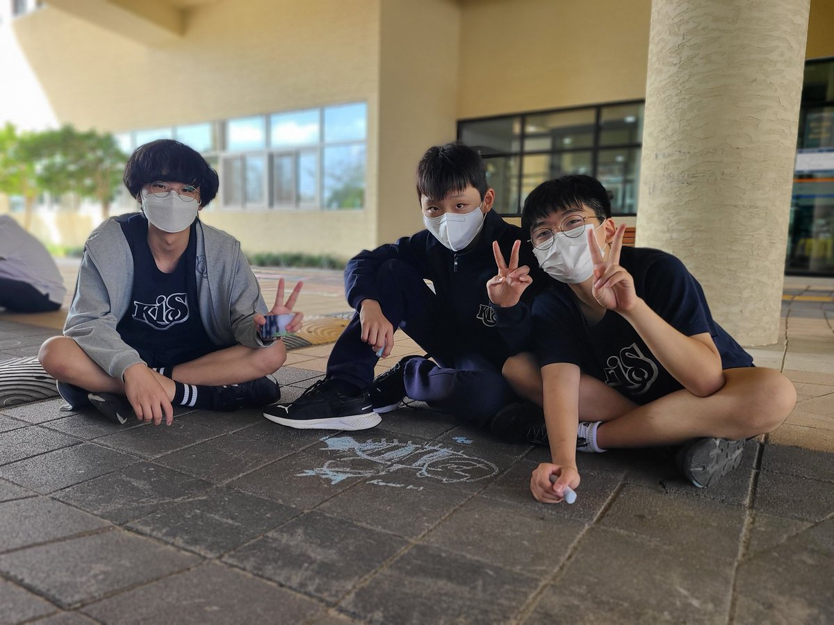 tesolwar's tweet photo. G6 Adventure Day was a real hit! Sidewalk chalk, rock climbing, slacklines, Korean games, scavenger hunt, Tchoukball... G6 will sleep well tonight. #kisj #kisj28 https://t.co/JLgXF19m8Y