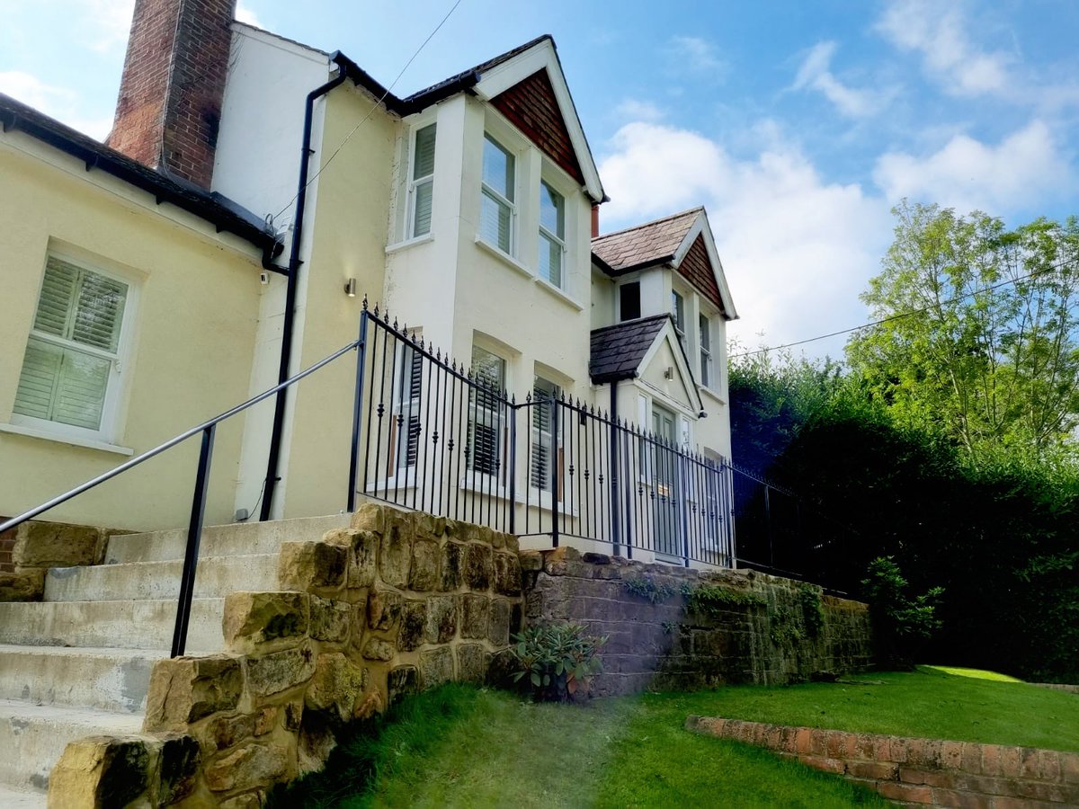 NeilsSteelsArch's tweet photo. New handrails and railings for this property in Balcombe #steelfabrication #handrails #railings https://t.co/1qsQH21QYx