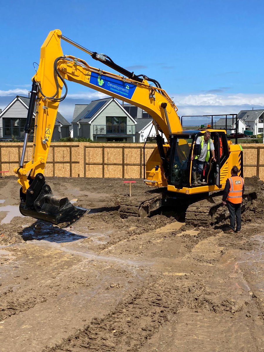 holtjcb's tweet photo. 🔥 First in the South West 🔥
L J Developments was the first customer in the South West to purchase the brand new JCB 245XR a few month back, with operator Phil giving it the big thumbs up 👍
Thank you for your business 👍
#HoltJCB #JCB #Xseries #Devon #LJDevelopments https://t.co/FgfIw0wi2p