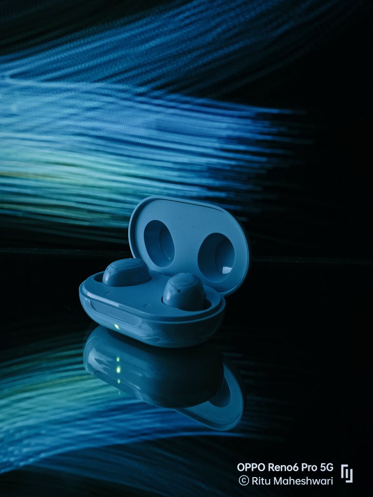 spreadingsmilee's tweet photo. #OPPOEncoBuds Enjoy the freedom to move about as you like without worrying whether your call or audio connection will follow. #OPPOEncoBuds ' bluetooth 5.2 chip keeps your connection stable so you can enjoy ease of mind and freedom https://t.co/1JMTRAp2xH
