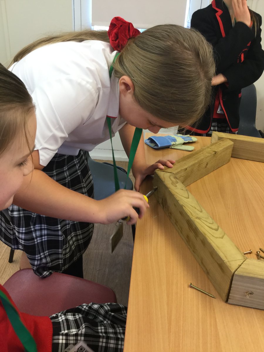 PipersPrep's tweet image. #PipersYear5 have started to build hexagonal bug hotels! #PipersForest