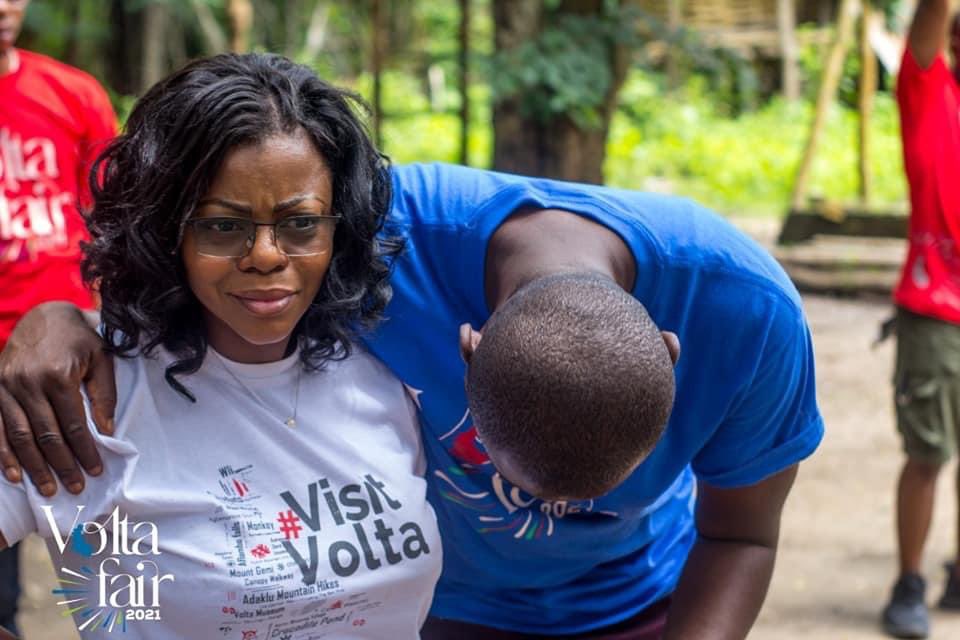 The face dzifa <a href="/GbehoBampoh/">Dzifa Gbeho-Bampoh</a> made when <a href="/KafuiDey/">Kafui Dey</a> asked me to join in the creepy crawlers activity 🙄 <a href="/emefaapawu1/">Emefa Apawu</a> <a href="/MawuliFuiK/">mawuli_fui</a> <a href="/benkoku/">Bernard Avle</a> <a href="/ghanatourismGTA/">Ghana Tourism Authority</a> <a href="/voltafairGhana/">Volta Fair Ghana</a> <a href="/ivyprosper/">Ivy Prosper</a> at the Snake farm at Lati, VR.