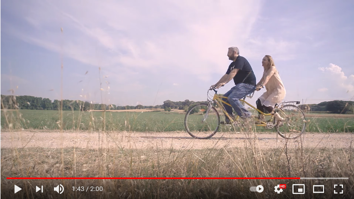 XES_cat's tweet image. Recordeu qui pedalava en tàndem per donar impuls a la #FESC2014? 🚲🚲

@oscarrando de @fundesperanzah i @merce_botella de @SomConnexio van ser les protagonistes de l'spot de la 3⃣a edició de la fira. 

📺 Voleu reviure la seva història? #10anysFESC

youtube.com/watch?v=Ga5aDE…