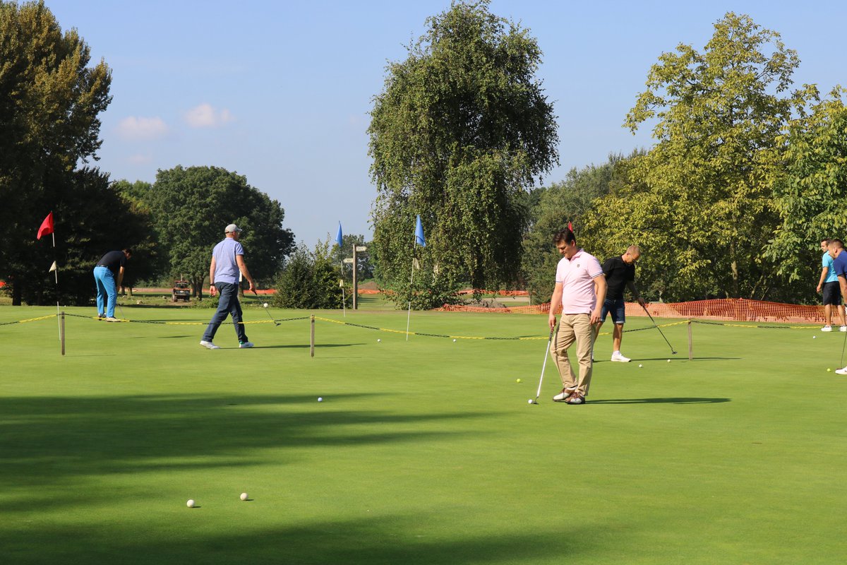 Last week the 4th edition of the Best Fresh Charity Golf Tournament took place! A big thank you to all the participants, together they raised an amazing €28.500 for Hospice Beukenrode. With this amount they can open a new location. ⛳️🏌️‍♂️ #charity #golf