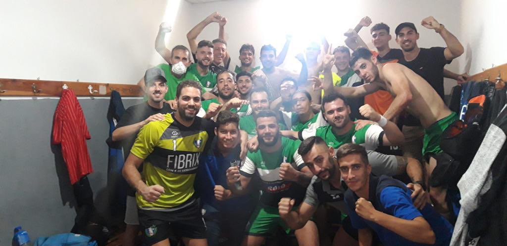 ⚽️ LA REVELACIÓN 

El <a href="/CD_DonAlvaro/">C.D.Don Álvaro</a> ha ganado dos de sus tres primeros partidos de liga en Tercera y se convierte en la primera gran revelación de la temporada 

Así lo celebraba el equipo tras el triunfo de ayer en Calamonte