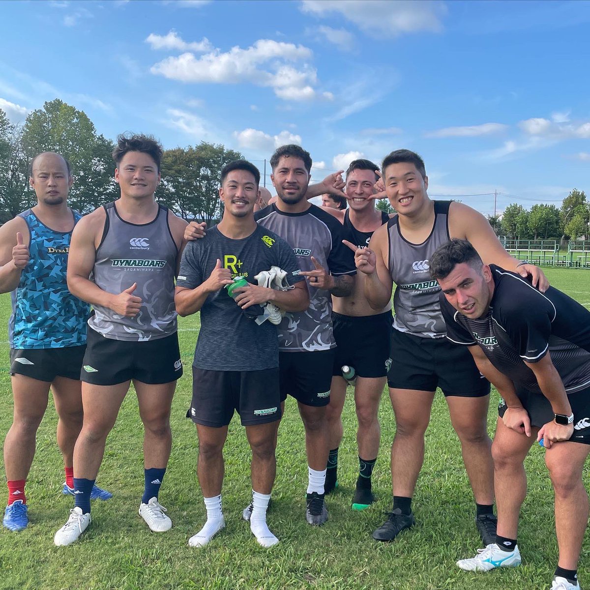 DYNABOARS's tweet photo. プレシーズンスタート🔥🏉

初日からブロンコテストで汗を流しました🔥
nice work!!!!

ダイナメイト、ウリボアーズの皆さんの応援メッセージお待ちしています🐗💚

#ダイナボアーズ
#ラグビー　#rugby https://t.co/p175aRkkEz