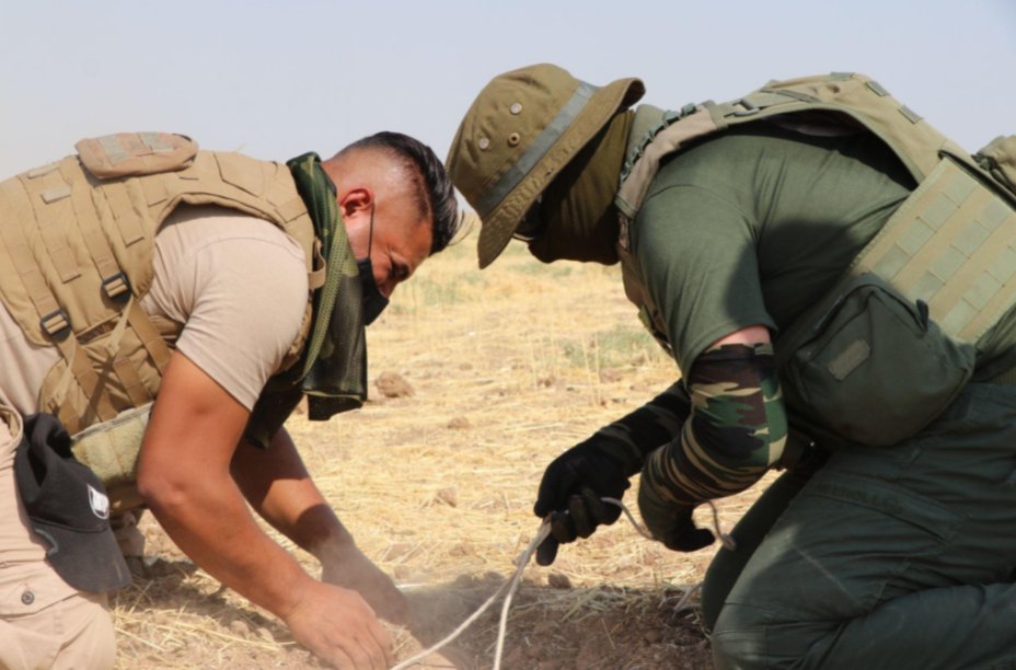 UNMAS's tweet photo. Highlighting the work of #UNMAS team in #Iraq #Tal_Afar, consisting of five young deminers, who recently returned to the area, and were trained and deployed.
The team is an evident proof of mine action as a credible career option for many returnees in liberated areas.
@UNIraq https://t.co/LjXpagWNbI