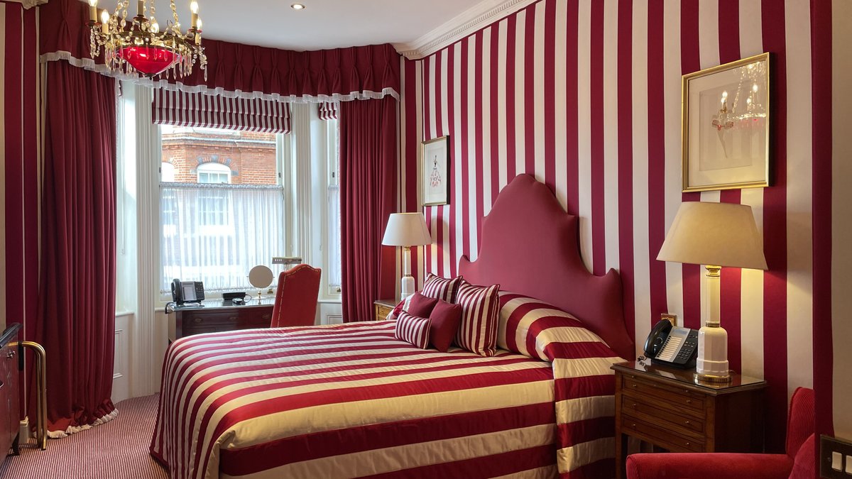 Mondays don’t have to be blue…
.
.
.
#hotel #london #staycation