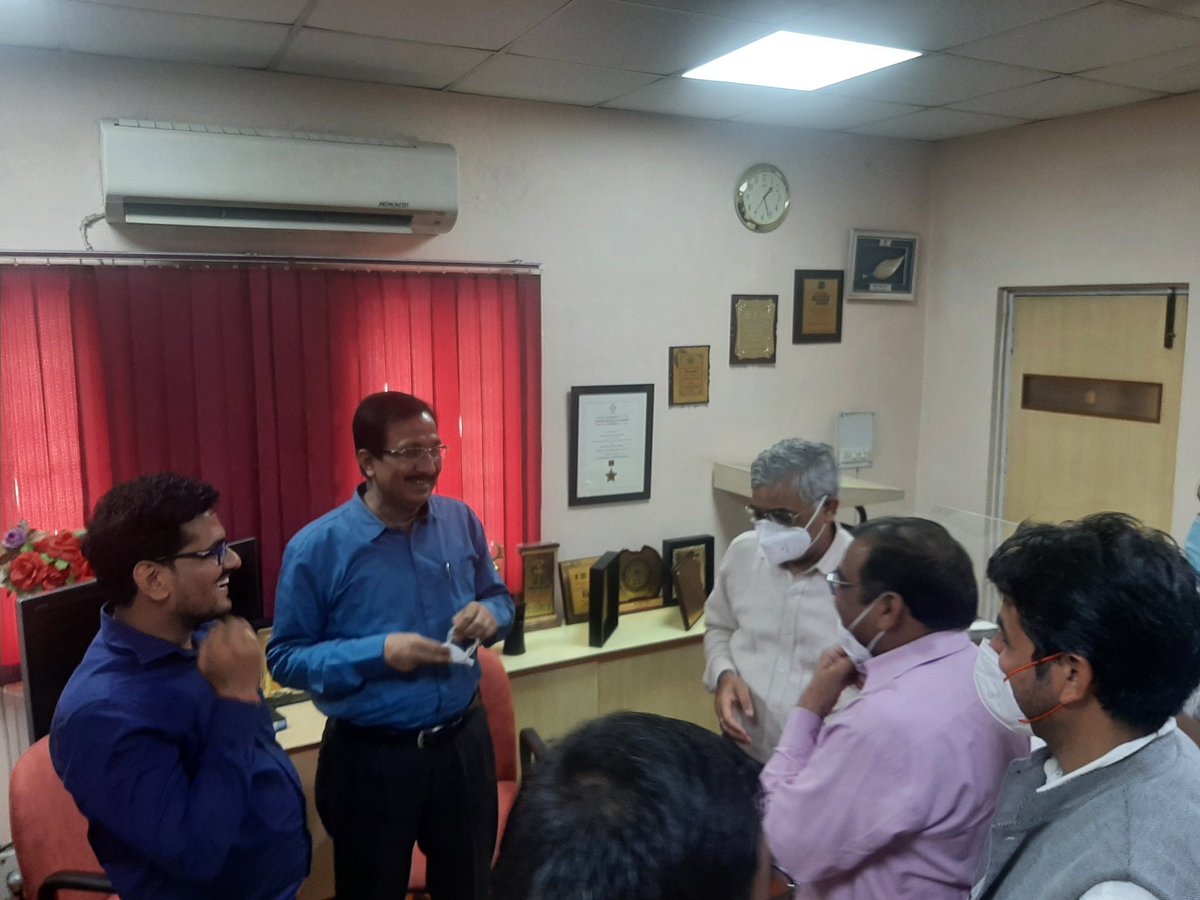 आर्यावर्त बैंक के अध्यक्ष महोदय श्री एसबी सिंह जी को अधिकारी संघ व इम्प्लाइज एसोसिएशन के पदाधिकारियों ने विभिन्न मांगों के साथ प्रधान कार्यालय पर ज्ञापन सौंपा। <a href="/DFS_India/">DFS</a> <a href="/idesibanda/">Newton Bank Kumar</a> <a href="/BankofIndia_IN/">Bank of India</a> <a href="/bankofbaroda/">Bank of Baroda</a> <a href="/LabourMinistry/">Ministry of Labour & Employment, GoI</a> <a href="/PMOIndia/">PMO India</a> <a href="/nsitharaman/">Nirmala Sitharaman</a> <a href="/myogiadityanath/">Yogi Adityanath</a>
