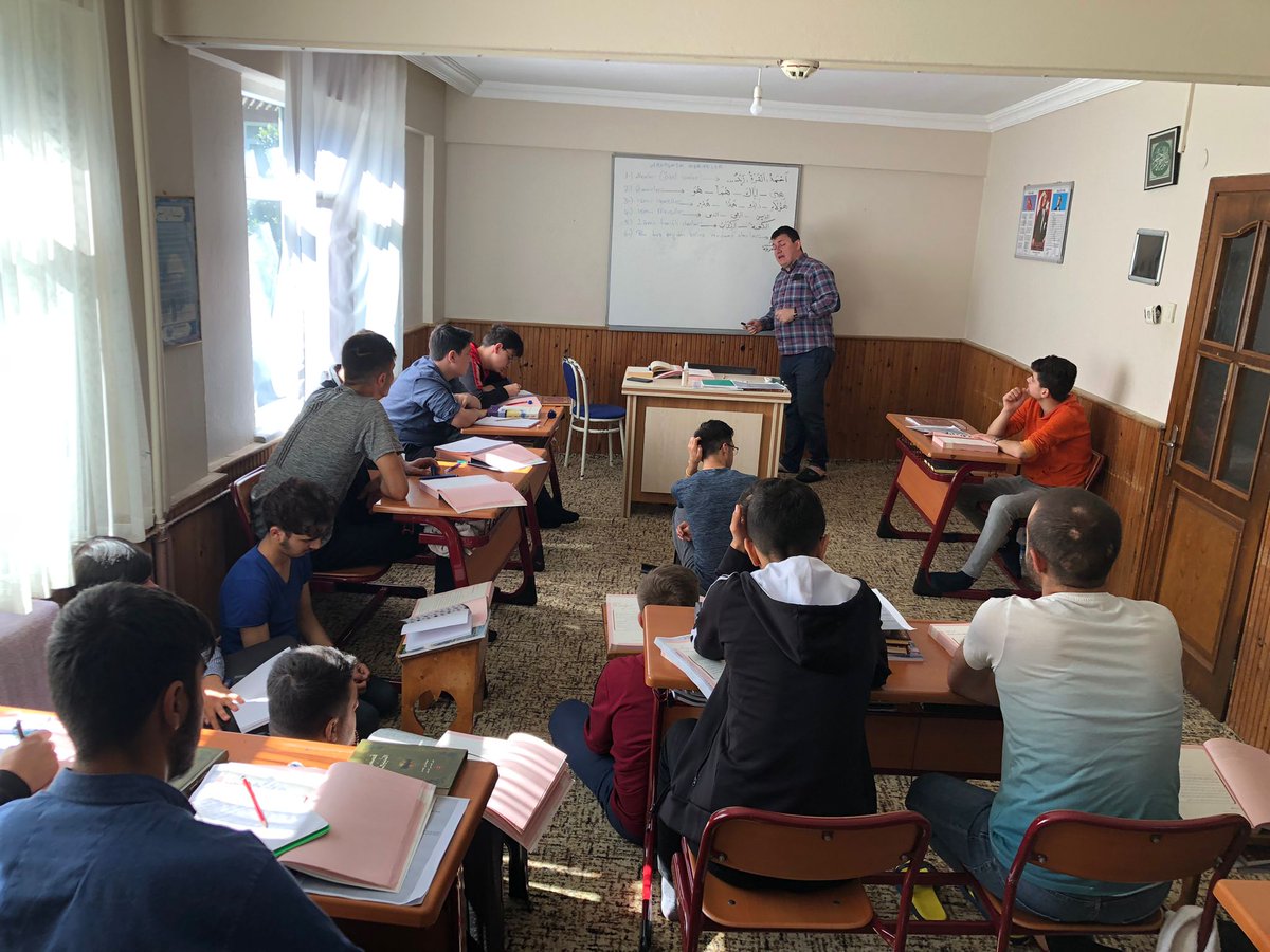 Mâşâallah. 
Rabbim, öğrencilerimize, hocalarımıza keskin zekâ, ilm-i nâfi' ve dareyn saâdeti nasip eylesin. Âmin.