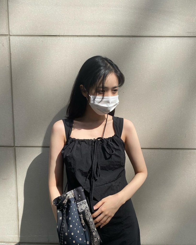 Zea_0619's tweet photo. Yerin and SinB updating two days in a row and they be looking so stunning, I'm blessed 💕 https://t.co/THoZ27zE54