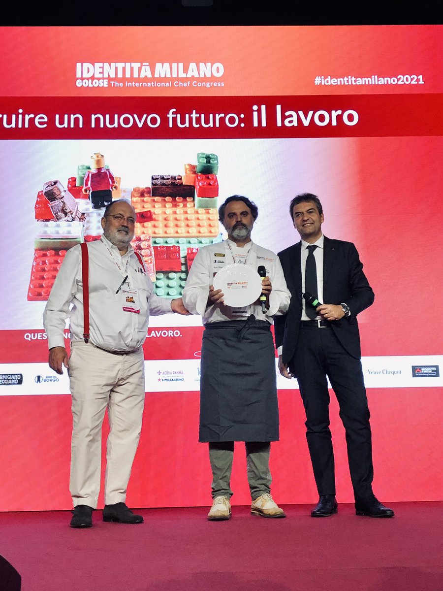 #identitamilano2021
Premio Identità di Cottura:
<a href="/MorettiForni/">MorettiForni</a>, nella persona di Mario Moretti, CEO Moretti Forni, premia <a href="/chefstabile/">marco stabile</a>