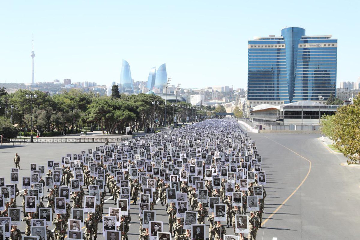 elyazovadilara's tweet photo. Şəhidlər ölməz, Vətən bölünməz!🇦🇿
#Azerbaycan #CommemorationDay https://t.co/1iBPC3WGRk