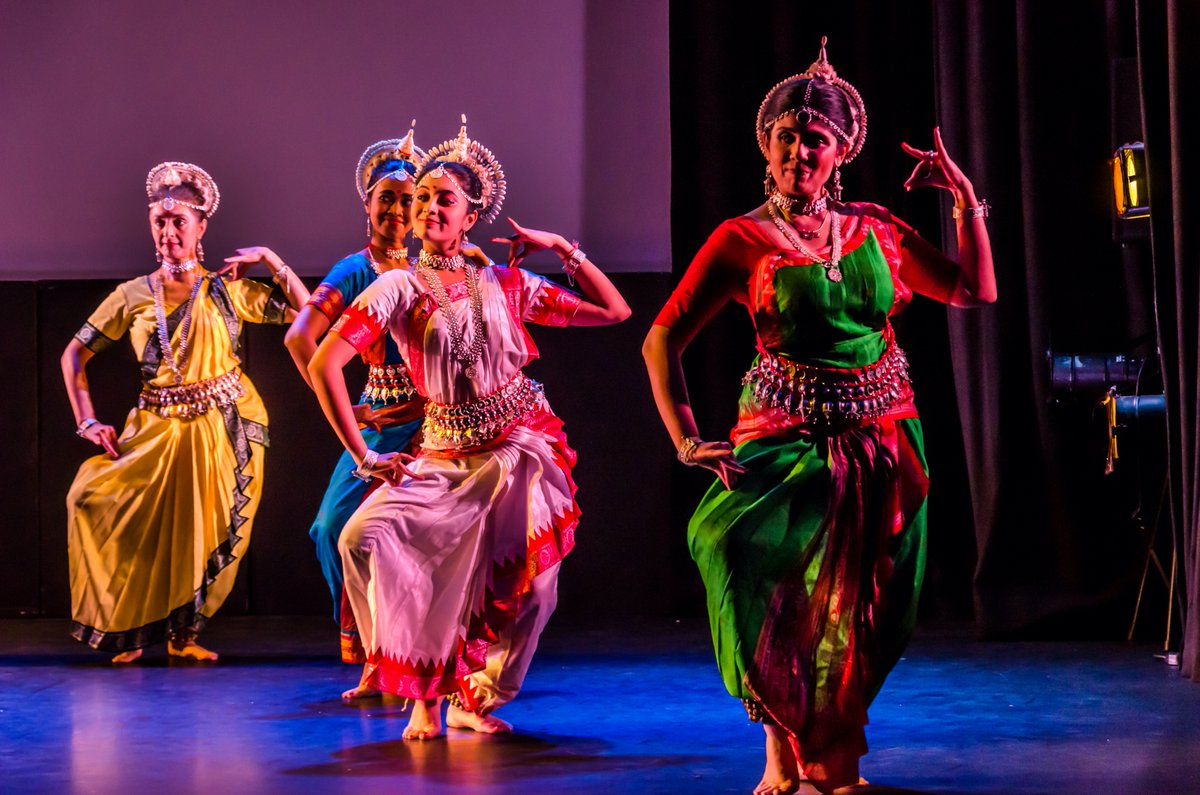 BhavanLondon's tweet photo. Offering classes in #Bharatanatyam, #Kathak, #Odissi, and #Kuchipudi.
Learn from distinguished Gurus and join a community of exciting artists π
https://t.co/mnY4T6Qrc2
#Dance #indianclassical #indianclassicaldance #indiaarts #dancecourses #onlinecourses #londondance https://t.co/hiY7HJJ0Qt