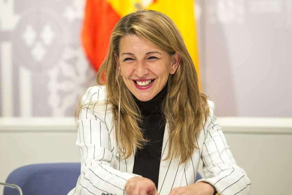 Encuestando's tweet photo. 📊 ¿Quién es, en tu opinión, MEJOR POLÍTICA?

🔄 YOLANDA DÍAZ
❤️ ISABEL DÍAZ AYUSO https://t.co/VsexYTzgC9