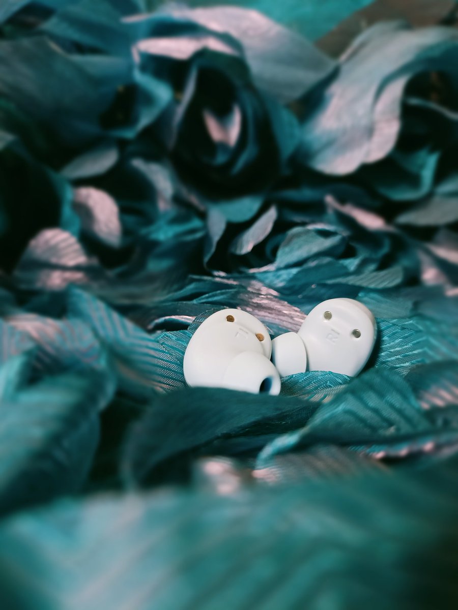 spreadingsmilee's tweet photo. OPPO ENCO BUDS : battery beast with 24 hours music on! (24 hours single-charge play time) #OPPOEncoBuds #bestinclassearbuds https://t.co/H167sEj7pi