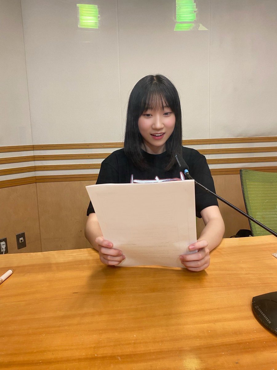 ラジオ最後まで聞いてくださったみなさんありがとうございました😌
記念にいつも収録していたスタジオで撮りました📸
そしてそして、30日のライブの準備もしています🎤！
みなさんもリアルタイムで一緒に楽しみましょう🤟🏻🤟🏻(Minami)
#IRONBUNNY #RRR