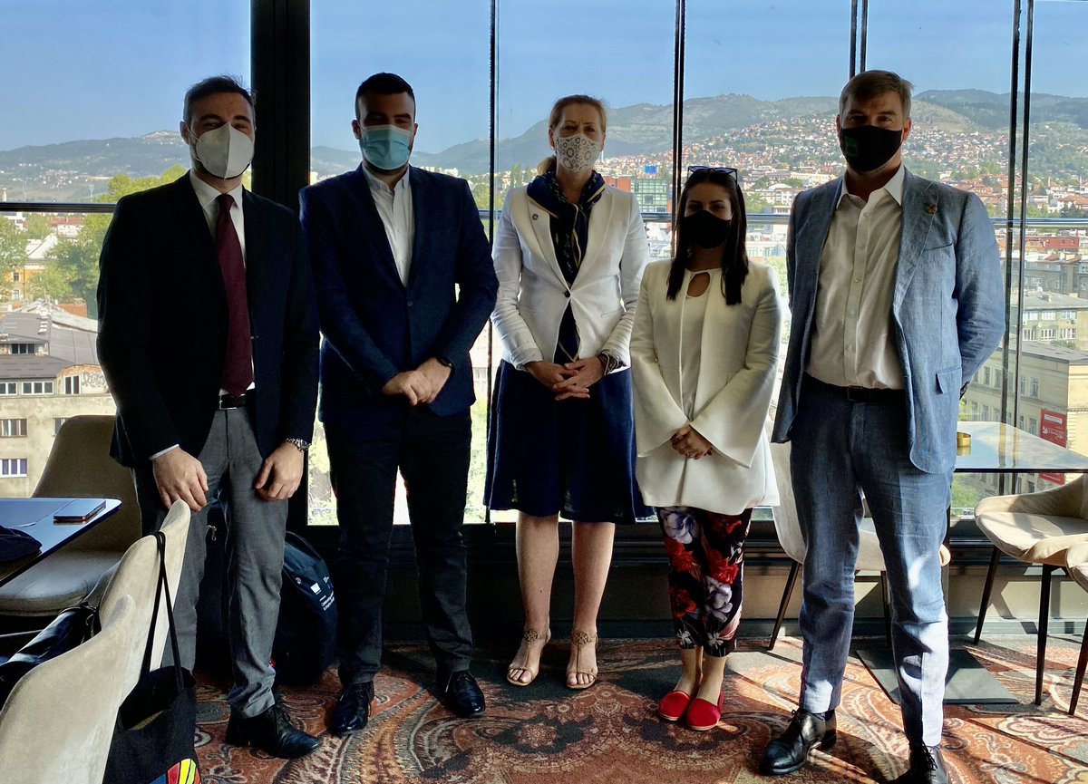 italyinbih's tweet photo. .@MilosPrvi i @merima_hrapovic dvoje je mladih aktivista izabranih da predstavljaju 🇧🇦 na #Youth4Climate @PreCop26ITA u #Milano. Bilo mi je zadovoljstvo sresti se s njima i sa @MacdonaldIngrid @UN_BiH jutros, prije njihovog polaska za 🇮🇹

#italyinbih #zelenamreza #letitbih https://t.co/OAB4gRkLaO