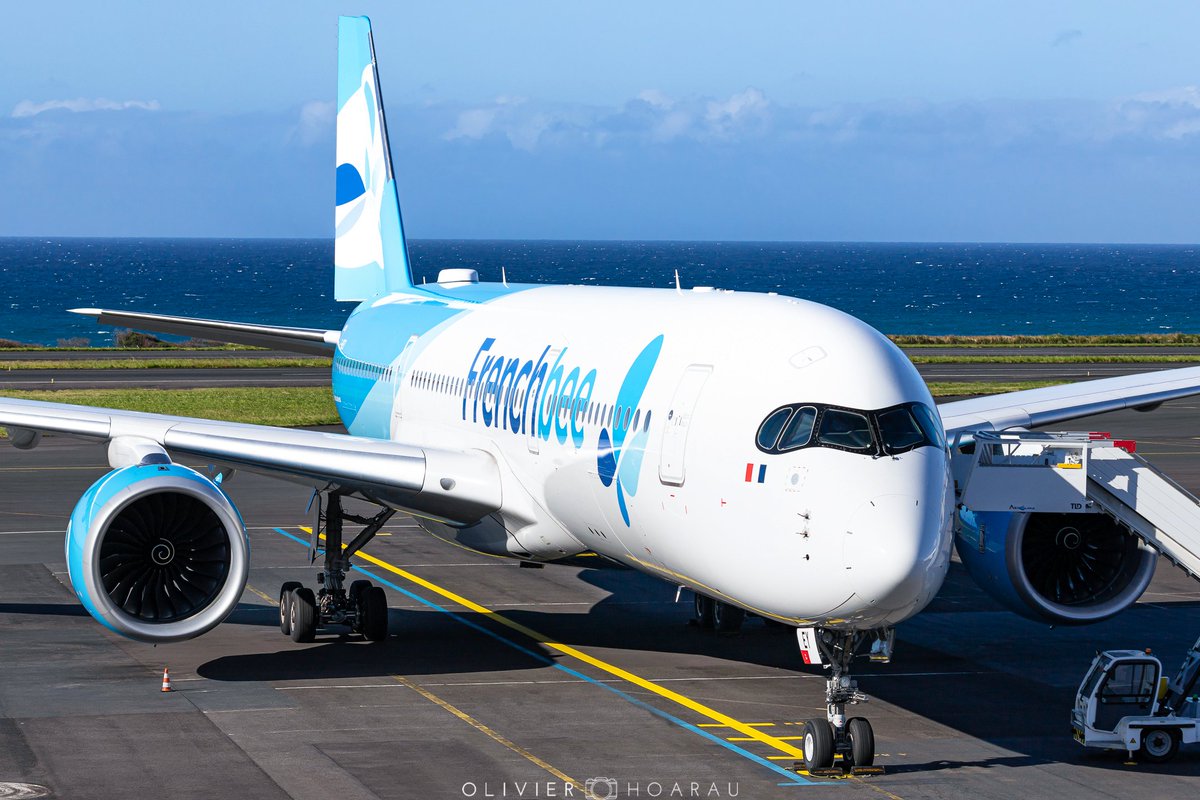 OlivierHoarau's tweet photo. 🇫🇷 @flyfrenchbee #FHREY waiting for the next trip from #LaReunion 🌴☀️ 
#Avgeek #Airbus #A350 #FrenchBee #Flyfrenchbee #Fmee #iledelareunion https://t.co/HwYZQOzkD0
