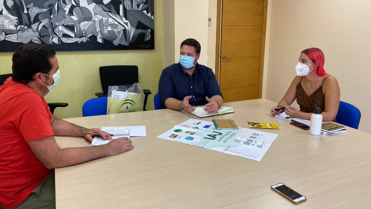 IAJuventud's tweet photo. #IAJActualidad
👉El asesor de programas del #IAJ en Sevilla, @alvaro_bm01, mantuvo el viernes un fructífero encuentro con el concejal y técnico del @SantiponceAyto con el objetivo de trabajar conjuntamente y mejorar los servicios para la #juventud en la localidad
#IAJSevilla https://t.co/xMAPL1rRbA